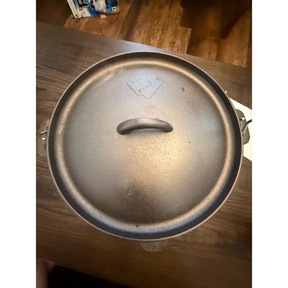 Vintage 12" Cast Iron Dutch Oven with Lid – Heavy-Duty Cookware - Picture 2 of 6